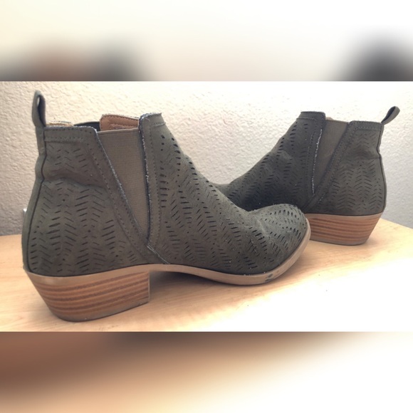 GREEN SUEDE ANKLE BOOTS - Picture 5 of 6